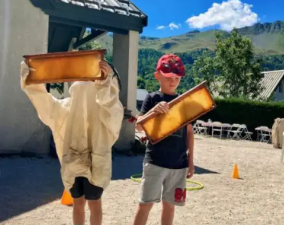 Apiculture racks d'une ruche - Colo Touchatou - Colonies de vacances - Centre Le Bien Veillant dans les Alpes (38)