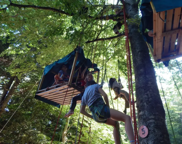 Cabane en hauteur - Colo Cabanes en équilibre - Colonies de vacances - Centre Le Bien Veillant dans les Alpes (38)