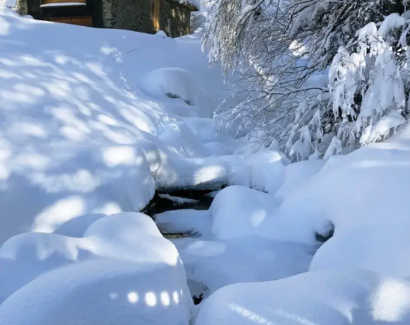 Casacade en hiver - Centre de colonies de vacances Le Bien Veillant à l'Alpe du Grand Serre en Isère (38)