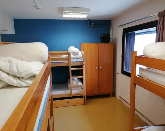 Chambre 6 personnes à l'étage - Centre d'hébergement, gîte de groupe Le Bien Veillant dans les Alpes (38)