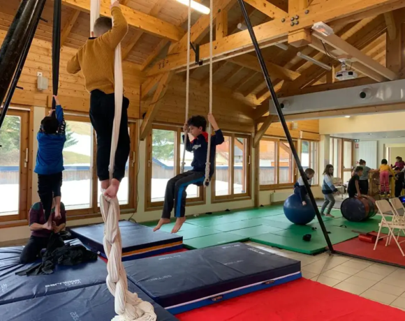 Atelier cirque - Classe verte - Classes de découvertes - Centre Le Bien Veillant dans les Alpes (38)