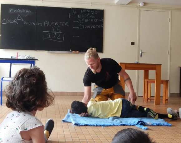 Apprendre à porter secours - Colonies de vacances et classes de découvertes - Centre Le Bien Veillant dans les Alpes (38)