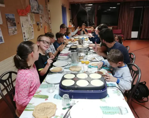 Crêpe party - Colonies de vacances - Centre Le Bien Veillant dans les Alpes (38)