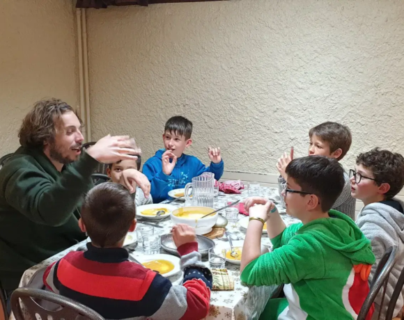 Dîner - Classes de découvertes - Centre Le Bien Veillant dans les Alpes (38)