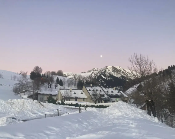 Par un beau matin d'hiver - Centre de colonies de vacances Le Bien Veillant à l'Alpe du Grand Serre en Isère (38)