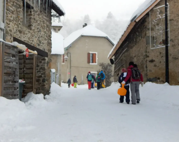 C'est parti pour la luge - Classe de neige - Classes de découvertes - Centre Le Bien Veillant dans les Alpes (38)