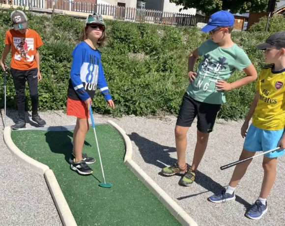 Mini-golf - Colonies de vacances - Centre Le Bien Veillant dans les Alpes (38)