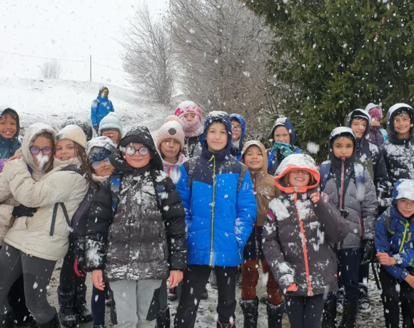 De la neige qui tombe un 1er avril - Classe verte - Classes de découvertes - Centre Le Bien Veillant dans les Alpes (38)