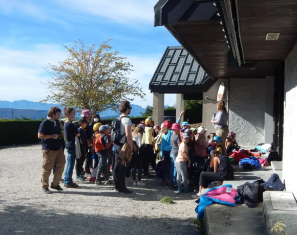 Consignes avant la balade d'orientation - Classe rousse - Classes de découvertes - Centre Le Bien Veillant dans les Alpes (38)