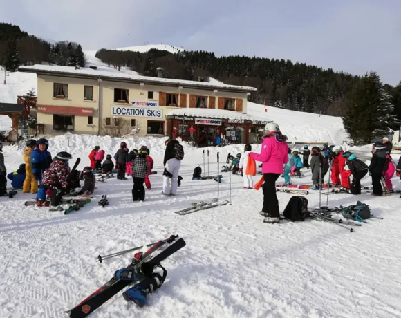 Préparation pour le ski alpin - Classe de neige - Classes de découvertes - Centre Le Bien Veillant dans les Alpes (38)