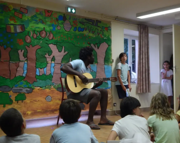 Chanson et guitare - Colonies de vacances - Centre Le Bien Veillant dans les Alpes (38)