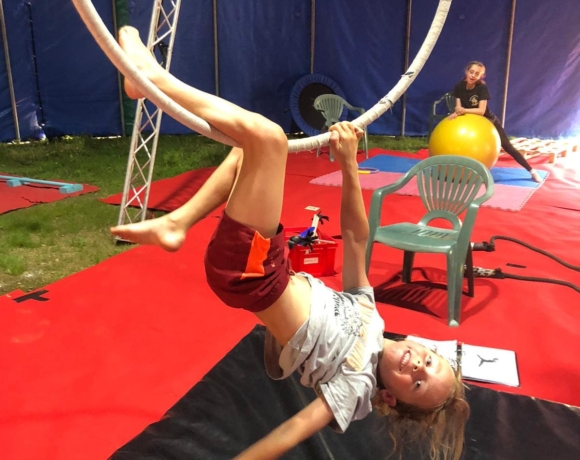 Cirque sous chapiteau alpes du grand serre, Isère, Le Bien Veillant